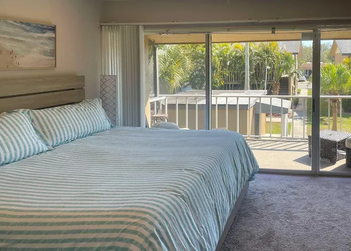 Condo With Pool Access Less Than 4 Miles To Siesta Key Beach
